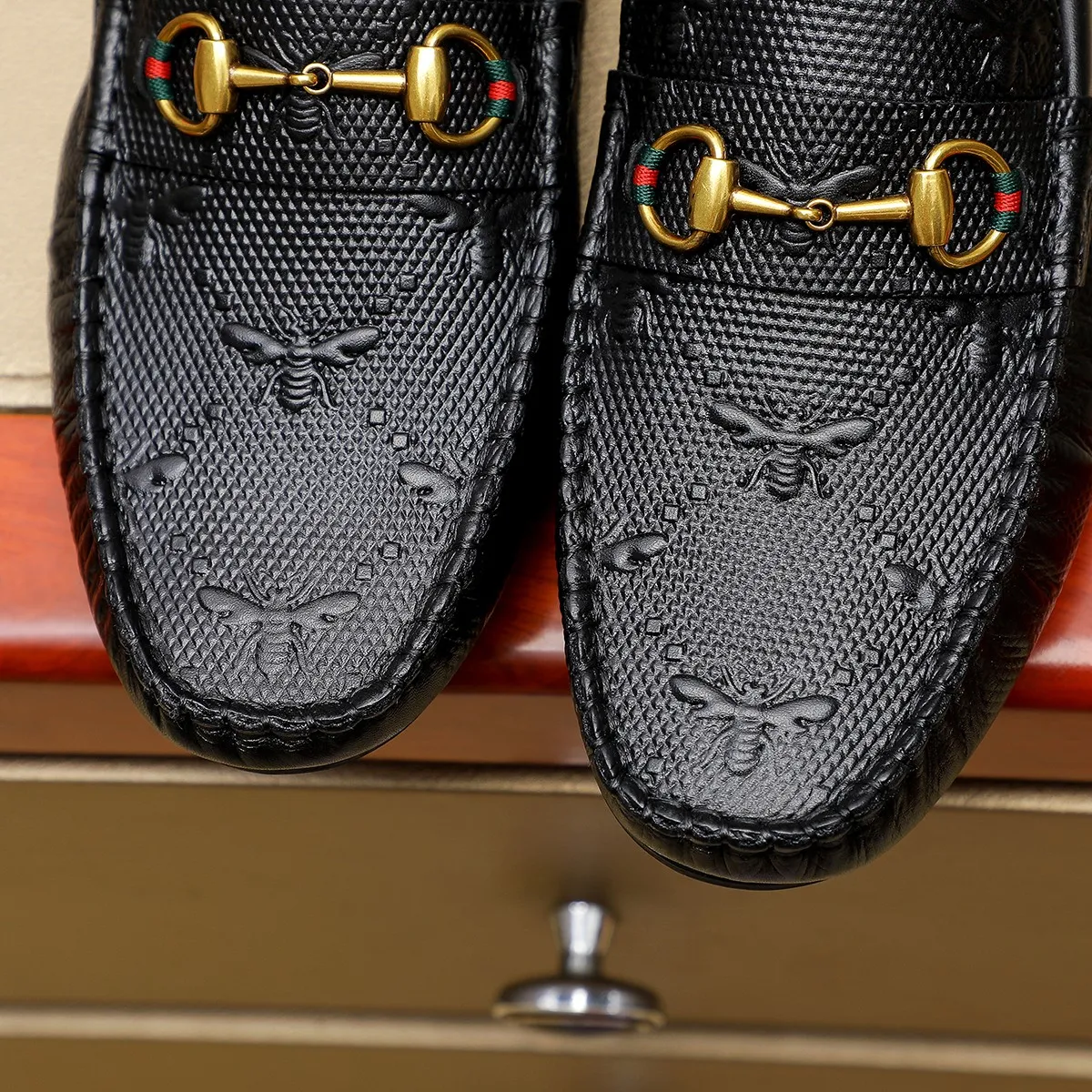 Men's shoes💰380💰🕷🕷️【 GUCCI 】Gucci's best-selling trendy men's casual slip-on shoes 🇨🇳Official website original 1:1 mold 💯Original quality, fine workmanship ☘Fashionable and versatile, perfect shape, comfortable on the feet 🍓Trendy men's recommended model, imported cowhide on the top layer 🎋High-quality pigskin lining, rubber wear-resistant and non-slip outsole, high-end atmosphere, worth owning 🍉Optional 38-44